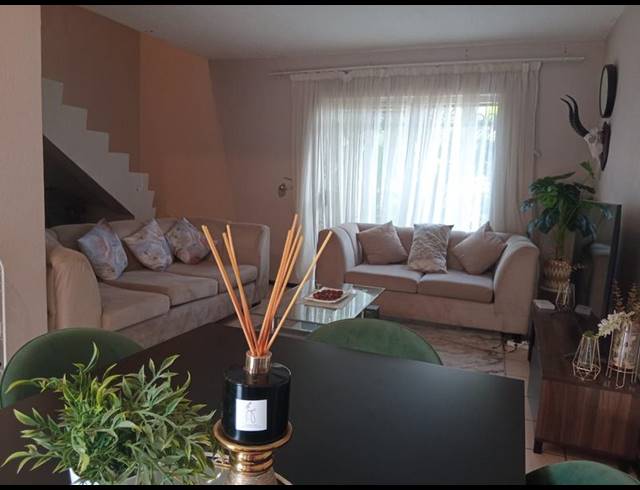 2 BEDROOM TOWNHOUSE FOR SALE IN HENNOPSPARK